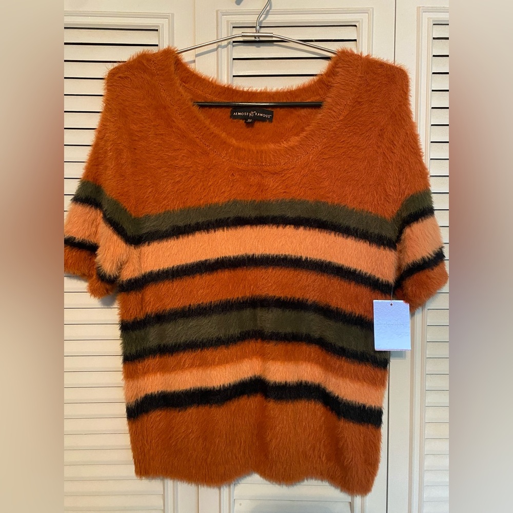 Vintage women’s knit short sleeve sweater
